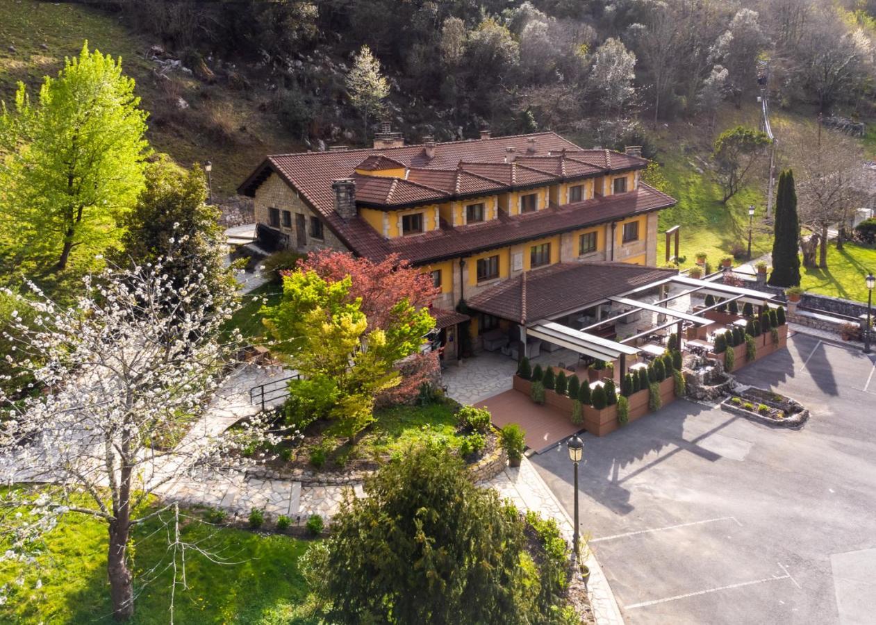 Logis Hotel Restaurante La Casa De Juansabeli Arenas De Cabrales Exteriér fotografie