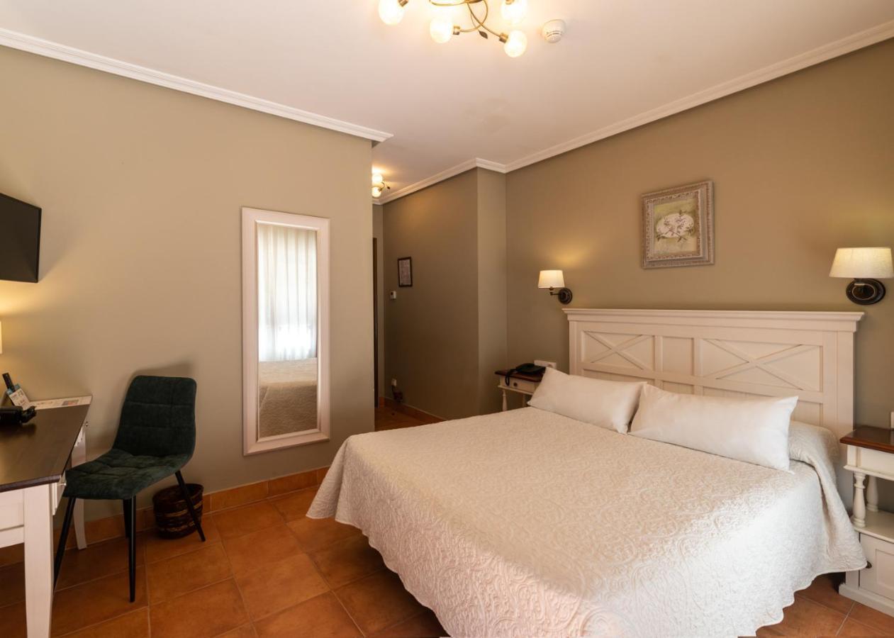 Logis Hotel Restaurante La Casa De Juansabeli Arenas De Cabrales Exteriér fotografie