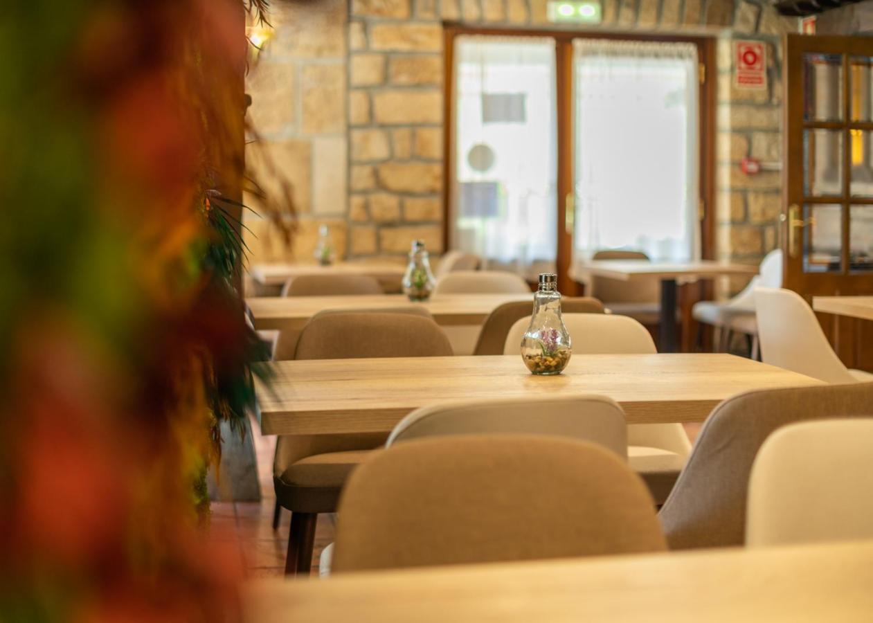 Logis Hotel Restaurante La Casa De Juansabeli Arenas De Cabrales Exteriér fotografie